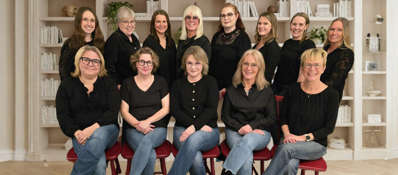 Gruppbild på anställda.